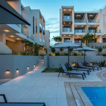3 Bedroom Penthouse In Apartment *